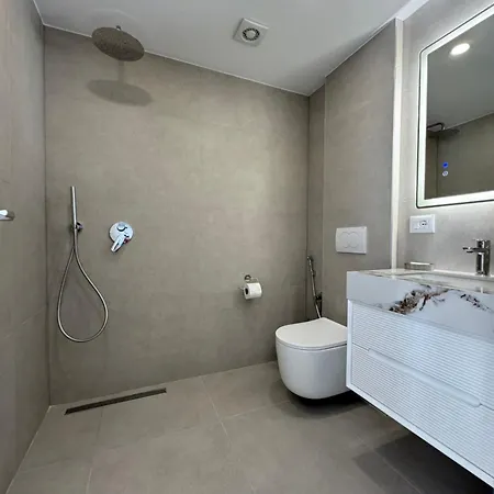 Essentia تيرانا